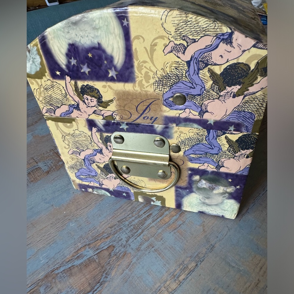 Angel Storage Chest - Picture 3 of 12